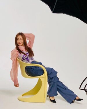 Oh Na-ra Instagram - 잠시 숨 참고, 오그라듦 참고,
카메라 셔터에 영혼 팔기👻
#싱글즈