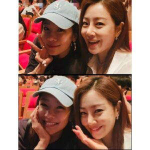 Oh Na-ra Instagram - 닮은듯 비슷한듯..우리 닮은 것 같은데?
#소유진 소여사의 외출!
같이 공연보고 맛있는 저녁 옴뇸뇸뇸😚