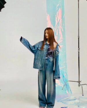 Oh Na-ra Instagram - 잠시 숨 참고, 오그라듦 참고,
카메라 셔터에 영혼 팔기👻
#싱글즈