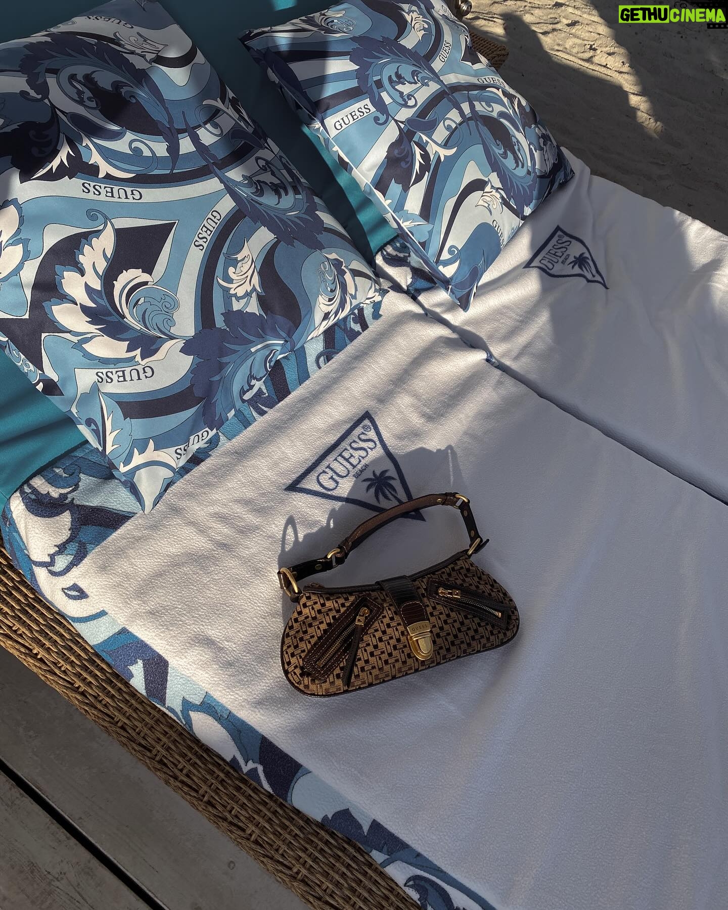 Oksana Adamovich - 42 Likes - ŠŃŃŠ¾ŃŠøŃ Š¾Š“Š½Š¾Š³Š¾ Š²ŠµŃŠµŃа
#GUESSBeachClub #guess #beachfashion #beachoutfit #aesthetic #beachaesthetic #guessbag #vintage