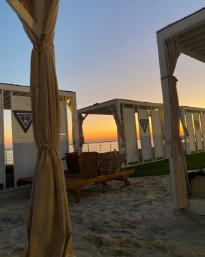 Oksana Adamovich Instagram - Какое прекрасное лето 
#Guessbeacclub #beach #sochi #sochibeach #beachoutfit #fitnessmodel #guess #swissôtel #swissotelkamelia