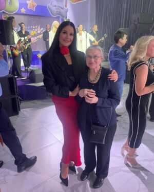 Oksana Fyodorova Instagram - Отметили наше 60 -летие 🔥🌹🌹🌹#спокойнойночималыши