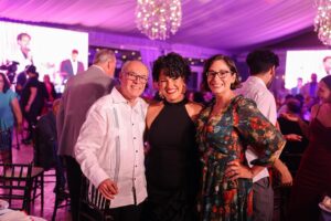 Omallys Hopper Instagram - Feeling incredibly honored to have EMCEE’d an unforgettable event at the @national_pr_museum 🙏🏽✨ A heartfelt thank you to the National Museum of Puerto Rican Arts and Culture for allowing me to be part of this special celebration of our heritage. Billy and Veronica, Los quiero de aquí hasta el cielo. 

A huge shoutout to this Year’s Ceiba Award Recipient, the amazing Roselyn Sánchez @roselyn_sanchez for her inspiring presence and unwavering support of our culture. Your grace, talent, and dedication continue to uplift our community in ways that go beyond the screen. 🌟🇵🇷 #Grateful #NMPRA #PuertoRicanPride #RoselynSanchez #culturallegacy

Images by the incomparable: @madilaciephotography