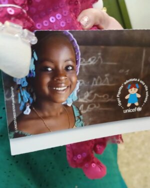 Orietta Berti Instagram - La Pigotta, la speciale bambola di pezza dell'UNICEF, che da oltre 30 anni viene realizzata con amore da volontarie e volontari di tutte le età, si trasforma in kit salvavita, vaccini e alimenti terapeutici per i bambini di tutto il mondo.

Anche quest'anno ne sono state create tantissime e ognuna è speciale, unica e fatta con amore...e ognuno di noi può adottarne una e cambiare per sempre la vita di un bambino. ❤

Vai su... www.pigotta.it 

... e ADOTTA ANCHE TU UNA PIGOTTA💖🙏🌈

#PigottaOrietta

Un abbraccio a tutti❤
Orietta

@unicefitalia #unicefitalia #pigotta #unicef #ognipigottaadottataèunavitasalvata #pigottaorietta #pailletteseconchiglie @alessiamarcuzzi @linobanfi_ufficiale @rosario_fiorello @danti2f @unicef #fedez @achilleidol @nickcerioni @gcdswear @giulianocalza @amadeusonoio @rovazzi @manuelito @rochart_design @pinupstars @enzocampagnolireal #solidarietà #love🏳️‍🌈 #pace🏳️‍🌈
