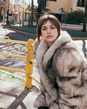 Ornella D'Elía Instagram - abrigate como yo 🧥
en la camarita @camilafortunatoph ❤️‍🩹