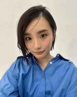Oto Abe Instagram - いつも思うけどヘアメイクさんのこの前髪の産毛の出し方が天才的ですごい🌟
絶対自分ではできない😭
#美的のオフショット