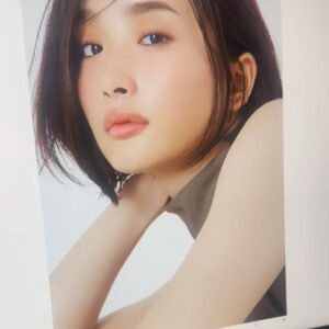 Oto Abe Instagram - いつも思うけどヘアメイクさんのこの前髪の産毛の出し方が天才的ですごい🌟
絶対自分ではできない😭
#美的のオフショット