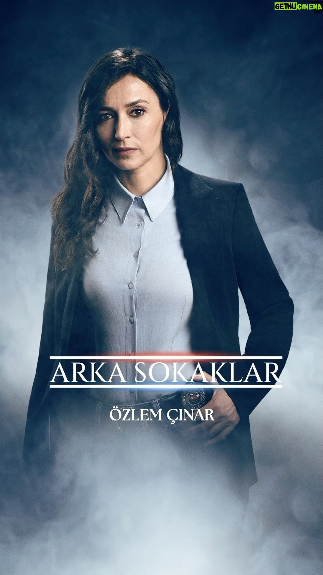 Özlem Çınar - 7.4K Likes - Aylin Komiser #ArkaSokaklar’da, olayların merkezinde! 🌪
@kanald @dmedia