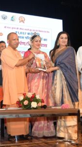 Actress Padmini Kolhapure HD Photos and Wallpapers March 2025