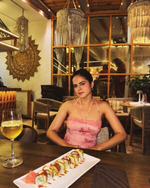 Palak Sindhwani Instagram - Tonight’s menu: Friendship, fun, and a side of fabulous food! ✨💞 

Wearing - @savana