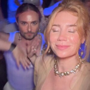 Palina Rojinski Instagram - Pure Love 🤍💍 
Danke für diese magische Liebeswelle ♾️

@riccardosimonetti & Steven #theSimonettis 

Fotos by @zaucke 

Anzeige wegen Verlinkungen
