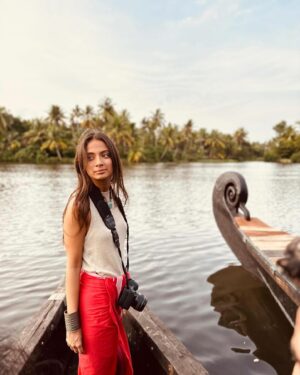 Paloma Monnappa Instagram - Somewhere in the backwaters of Kerala 🛶 Grateful that my work takes me to beautiful places 🥰 
.
.
.
.
.
#kerala #backwater #keralabackwaters🏝 #travel #shoot #behindthescenes #sunset #magichour #goldenlight