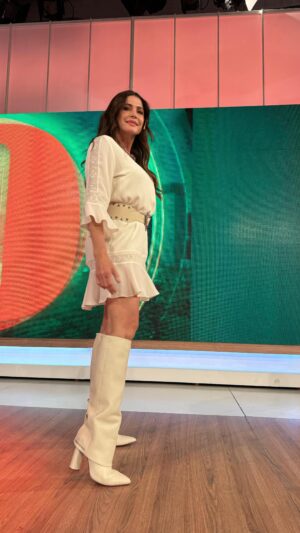 Pamela David Instagram - Volví!

LUNES EN DESAYUNO CON UN LOOKAZO DE @veronicafarmoda 🔥 las botas 👢 de @saveriodiricci y los accesorios de @theurbanconcept que amo! 💎