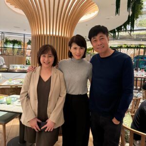 Pan Lingling Instagram - Yesterday we had a great bonding night ❤️ @mo_singapore 
The ambiance was  great 👍🏻 
The staffs were very friendly 🩷
The menu has a fantastic selection of dishes, and we loved everything we tried😋
🥂Cheers 🥂 again to you, sweetheart ❤️
Another year of unforgettable memories ❤️
Extra hugs and kisses for you 🤗💋

#embucafe 
#bondingtime 
#lovelife 
#firstborn 
#我的前世情人 
#我的家人 
#黄世南 
#潘玲玲