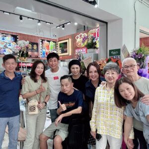 Pan Lingling Instagram - 恭喜我
#118  的老公@chewchormeng 🩷又开多一间 @misstamchiak 咖啡店❤️❤️❤️ @tamchiakkopitiam 
㊗️
生意兴隆💛💛💛
旺旺旺💰💰💰
你太本事了👍🏻

#118 
#周初明 
#黄世南 
#潘玲玲