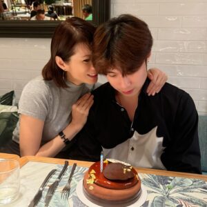 Pan Lingling Instagram - Yesterday we had a great bonding night ❤️ @mo_singapore 
The ambiance was  great 👍🏻 
The staffs were very friendly 🩷
The menu has a fantastic selection of dishes, and we loved everything we tried😋
🥂Cheers 🥂 again to you, sweetheart ❤️
Another year of unforgettable memories ❤️
Extra hugs and kisses for you 🤗💋

#embucafe 
#bondingtime 
#lovelife 
#firstborn 
#我的前世情人 
#我的家人 
#黄世南 
#潘玲玲