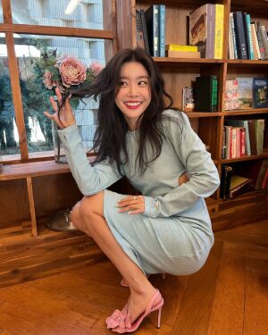 Park So-jin Instagram - 이미진라이프 
.
.
#새벽두시의 신데렐라 👧🏼👗👠❣️