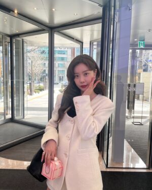 Park So-jin Instagram - 이미진라이프 
.
.
#새벽두시의 신데렐라 👧🏼👗👠❣️
