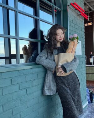 Park So-jin Instagram - .
나 빠히 다녀왔잖아 
빠히친구들은 내 키 190같이 찍어주자나
-이미진 
.
.

오늘도 9시 @coupangplay 
9시20분 @channela_insta 본방사수❣️
#새벽두시의신데렐라