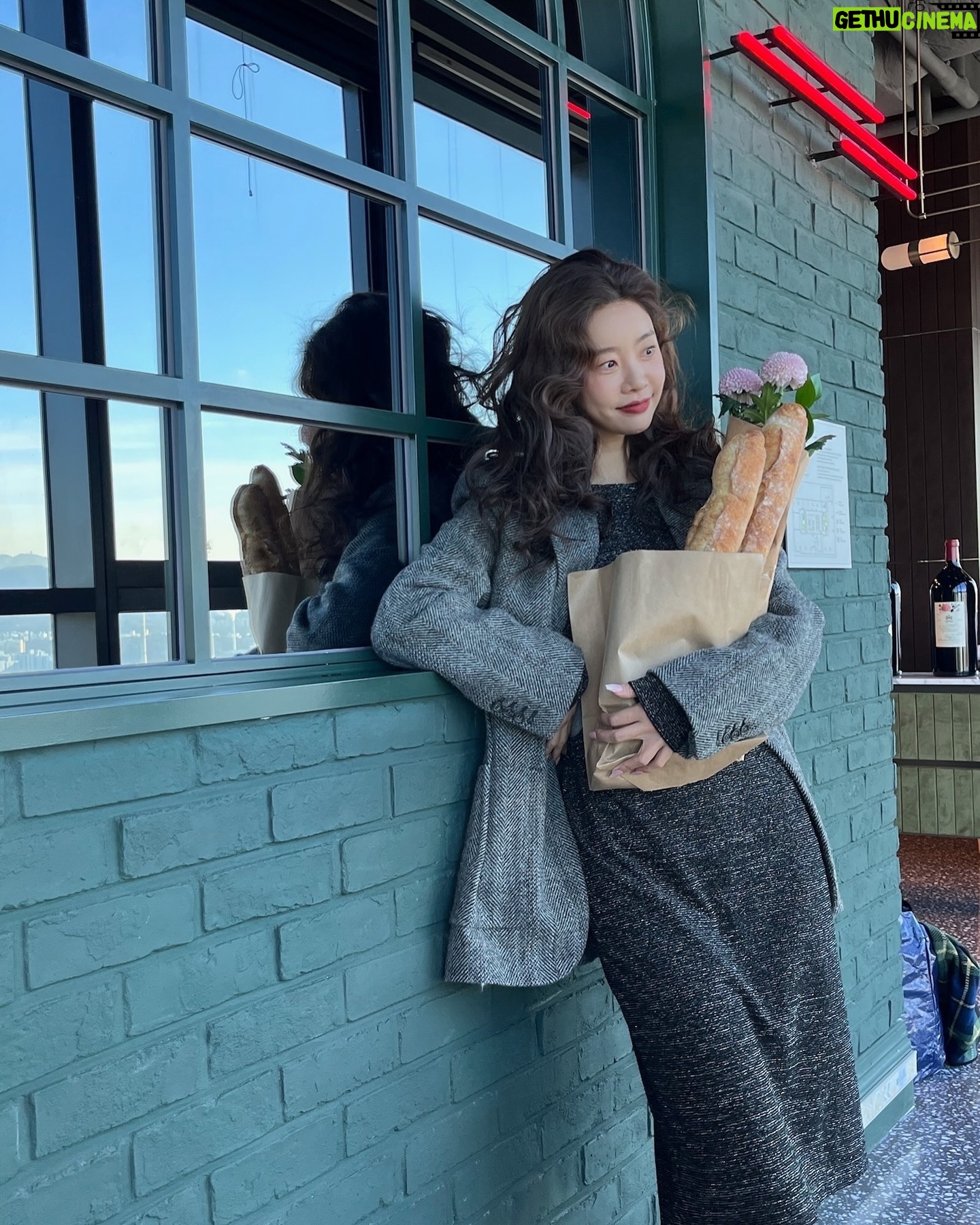 Park So-jin - 27.6K Likes - .
나 빠히 다녀왔잖아
빠히친구들은 내 키 190같이 찍어주자나
-이미진
.
.
오늘도 9시 @coupangplay
9시20분 @channela_insta 본방사수❣️
#새벽두시의신데렐라