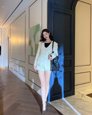 Park So-jin Instagram - .
나 빠히 다녀왔잖아 
빠히친구들은 내 키 190같이 찍어주자나
-이미진 
.
.

오늘도 9시 @coupangplay 
9시20분 @channela_insta 본방사수❣️
#새벽두시의신데렐라