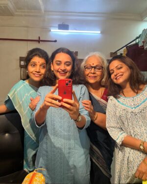 Parna Pethe Instagram - each theatre has endless memories..

last shows and green rooms.. 💡 

Nashik
Vashi 
Dombivli 
Matunga 

.. in that order ♥️

#lastshows #charchaughi