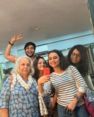 Parna Pethe Instagram - each theatre has endless memories..

last shows and green rooms.. 💡 

Nashik
Vashi 
Dombivli 
Matunga 

.. in that order ♥️

#lastshows #charchaughi