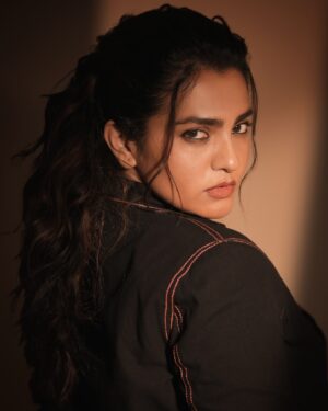 Parvathy Instagram - 🫀👁️🪽

Wearing @shivanii.co
Jewelry @lunachic.in
Shoes @oceedeeshoes 
Styling @theitembomb 
Hair @ganesh_hair_architect 
📸 @sbk_shuhaib