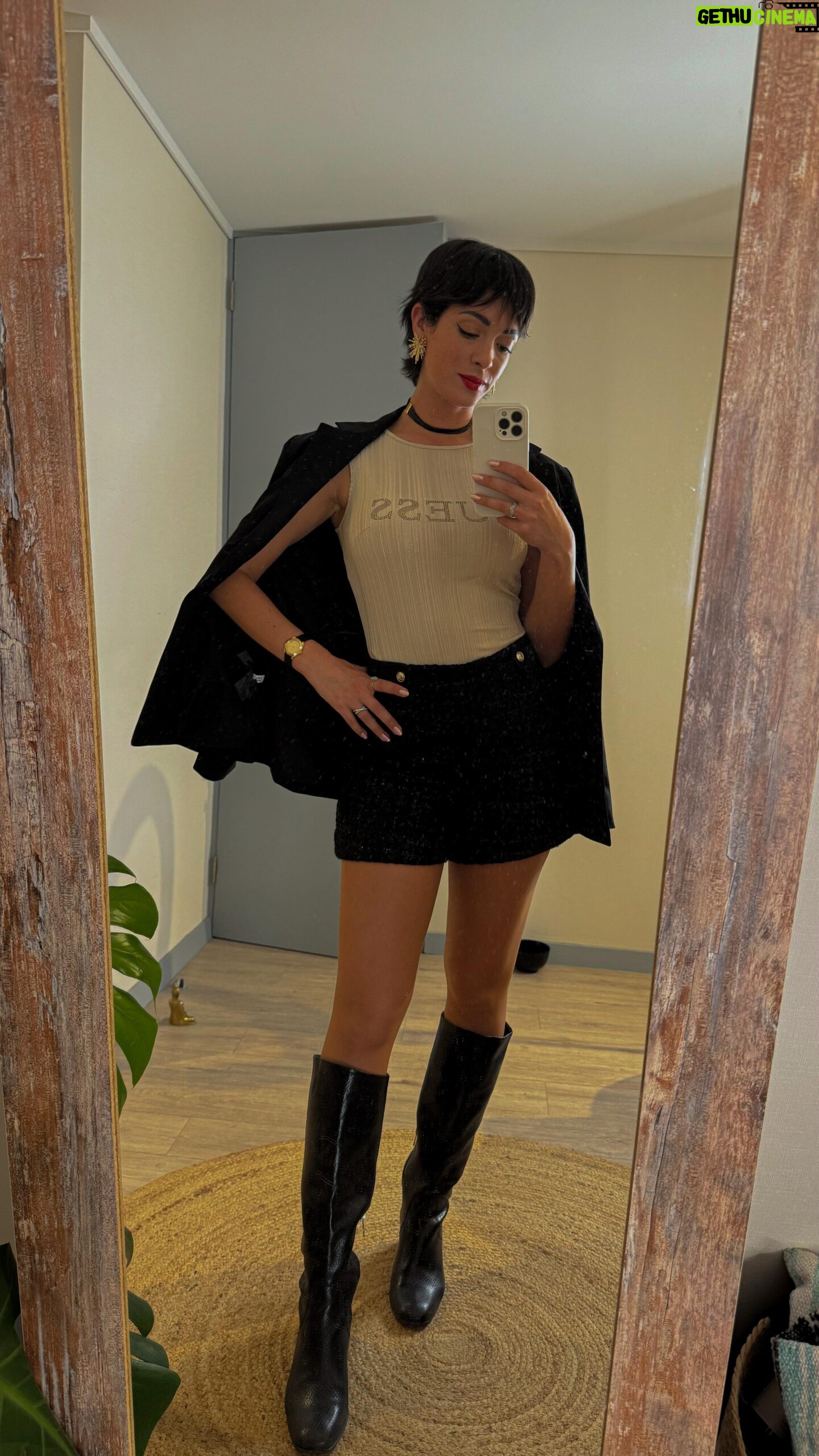 Paula Bolatti - 15.3K Likes - #PauliiLooks by @guess 🖤💋
.
#grwm