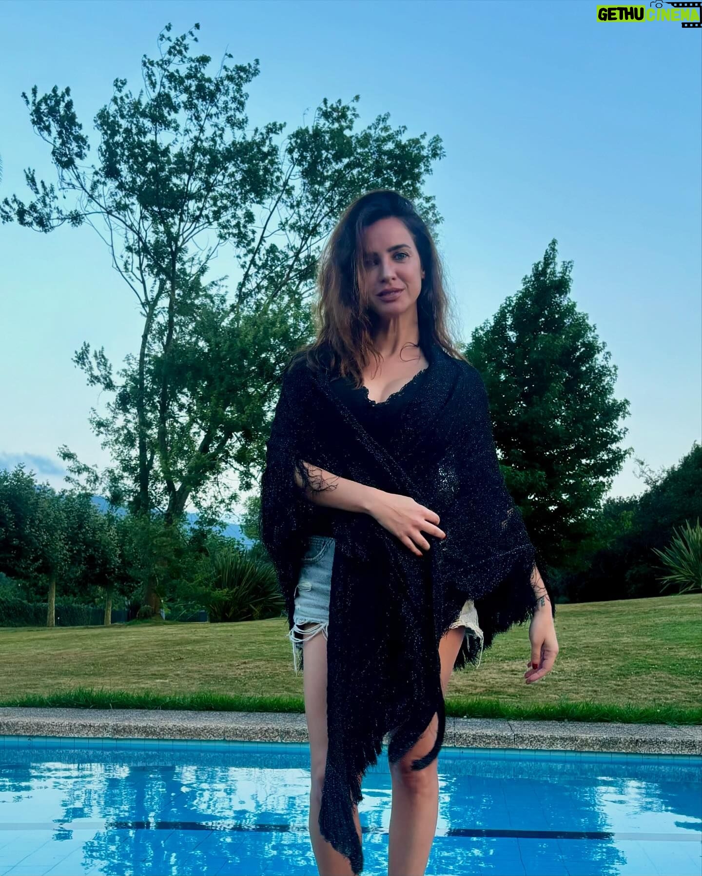 Paula Prendes - 5.9K Likes - El Verano del Norte tralará! Que el Amor y la Intuición guíen tu conocimiento…Y poco más que decir. Mismos escenarios, mismos afectos 🏠 @carmen_prendes @belenmartineztuero