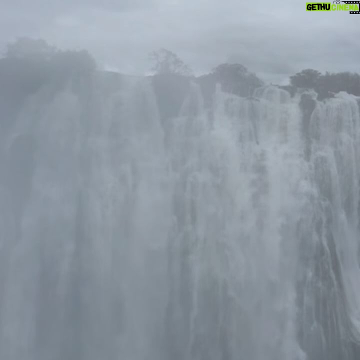 Pearl Thusi - 184.9K Likes - My version of TLC is chasing water falls … 🌊
Waterfall rain hits different… the drip is crazy!
PS. Hope to have another adventure with you @chlomoolala 🤞🏽🤍
Would you love to visit Victoria falls?