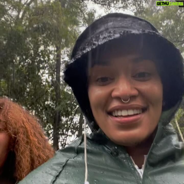 Pearl Thusi - 184.9K Likes - My version of TLC is chasing water falls … 🌊
Waterfall rain hits different… the drip is crazy!
PS. Hope to have another adventure with you @chlomoolala 🤞🏽🤍
Would you love to visit Victoria falls?