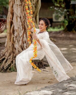 Pearle Maaney Instagram - Happy Onam Everyone ❤️✨
.
Click @lightsoncreations 
✨
Outfit @t.and.msignature 
Jewellery @m.o.dsignature
✨
Make Up @touchbysire
Saree draping @drapewithkp 
Location: @kondai_lip_resort
