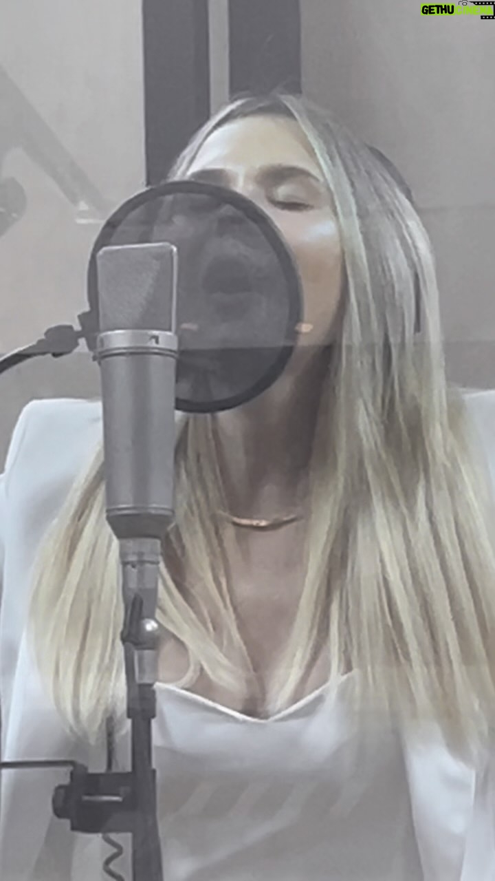 Pelageya Khanova - 7.1K Likes - ⚡️Фрагмент записи одной из любимейших песен группы «ЛЮБЭ» к их юбилейному Трибьюту.
❓А у вас какая самая любимая из их репертуара?
#пелагея #русскаяпесня #pelageya #вокал #записьвстудии