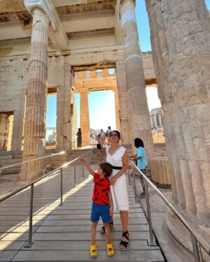 Pelin Batu Instagram - Patmos, Rodos, Girit, Santorini, Atina ve Mykonos gezimiz mitolojinin izinde tarihi mekanlar ve müzelerde gezdik. Katılan herkese ve emeği geçenlere müteşekkirim- en büyük hayalim oğlumun benim gibi şanslı olup babası ve annesi tarafından dünyayı gezmesi ve mutlu, iyi bir insan olması. Bugün babamın doğumgününde onu özlemle anıyorum