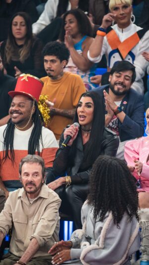 Pepita Instagram - Que delícia foi estar no #AltasHoras, principalmente para homenagear a Xuxa e as Paquitas que fizeram parte da minha vida e têm muita influência em quem eu sou hoje. Eu amei cantar no programa, poder falar um pouco sobre mim e dividir meus sonhos! Espero que gostem do vlog de bastidores e lembrem-se: sonhos foram feitos para serem realizados. Um beijo e um cheiro! ❤️