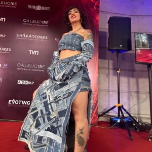 Piare Instagram - Fotos que quise subir porque si no más. En la primera estoy afirmando la pared