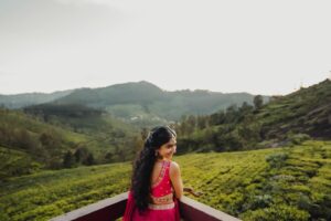 Pooja Kannan Instagram - Keeping up with the old tradition- my sister doing my mehendi , as it’s always been !! ❤️

Picture courtesy- @vivekkrishnanphotography