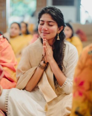Pooja Kannan Instagram - Blessed beyond comprehension 🥹🙏

Picture Courtesy- @vivekkrishnanphotography
