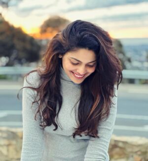 Pooja Sawant Instagram - The horizon is out there… and I’m chasing it 💫✨