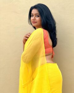 Actress Poonam Bajwa HD Instagram Photos and Wallpapers September 2024