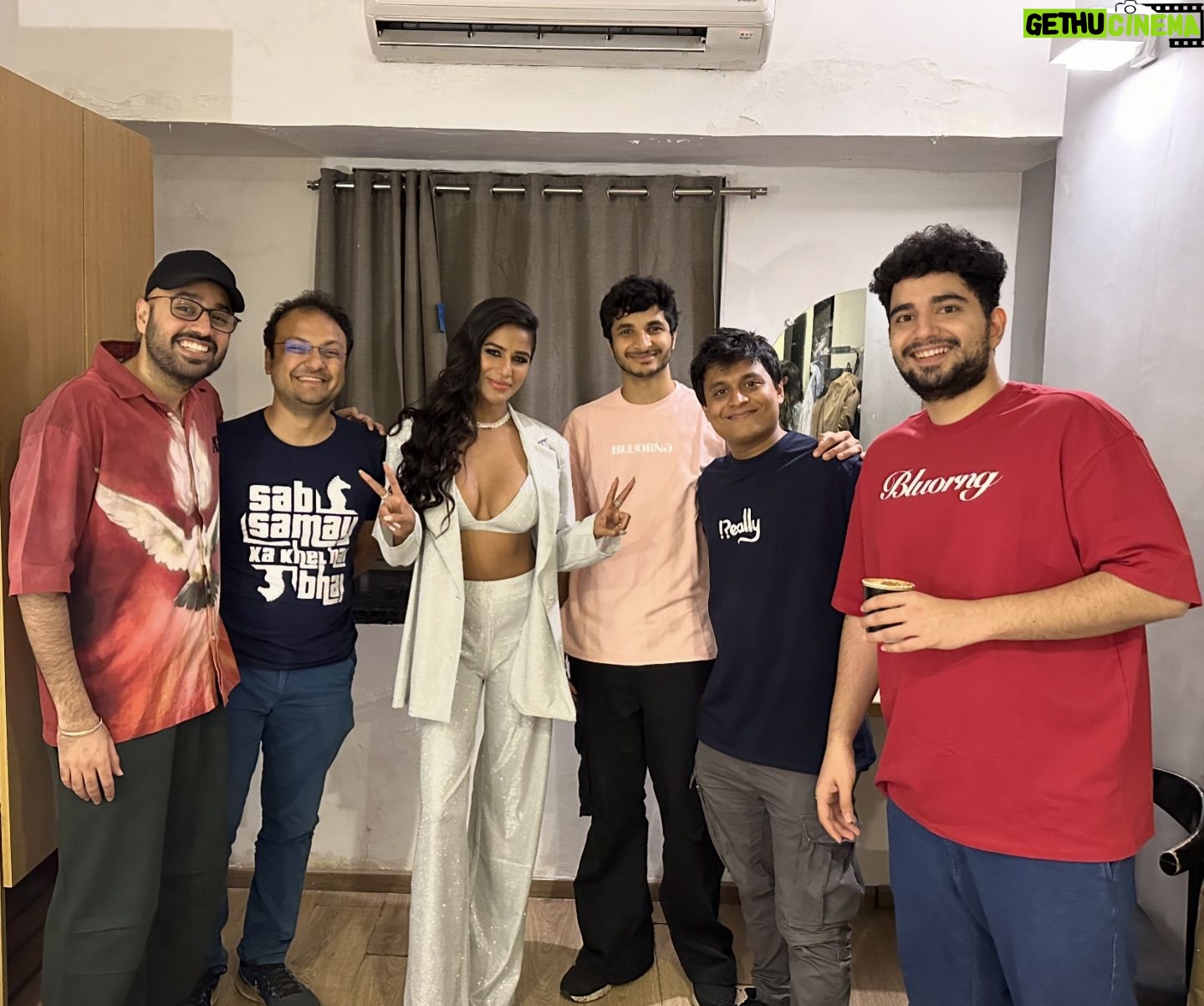 Poonam Pandey - 71.6K Likes - A night to remember at India’s Got Latent with the amazing people on the panel @poonampandeyreal @viditchess @sagarshahchess @vivekmagic and @maisamayhoon 🔥
#indiasgotlatent #samayraina #poonampandey #balraj #viditgujrathi #sagarshah #vivekmagic #mumbai #therapy #comedians #indiehabitat #comedyclub #comedy #laughs #standup #standupcomedy #standupcomedian #standupcomedyshow #goodvibes #comedyshow #funnymemes #comedymemes