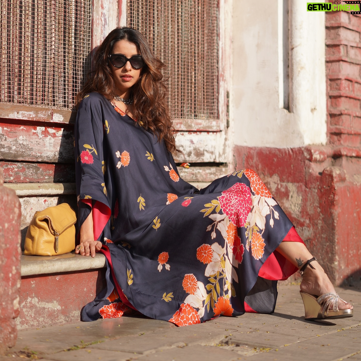 Pranitaa Pandit - 24.5K Likes - Just sitting here, alone with my thoughts—feeling inspired, happy, and a little confused. Sometimes the best moments come when you’re waiting for something to change.
Ps- Just posting a pretty picture of me because it’s Instagram. The picture might look staged, but the emotions are real. 🌿✨
#WaitingForChange #Inspiration #MixedEmotions #QuietMoments #InnerThoughts #MindfulLiving #EmbraceTheMoment #PositiveVibes #SelfReflection