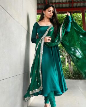 Preethi Asrani Instagram - Giving away that Green flag vibe, no? 🙃
.
.
.
👗: Fave @shilpacouture
