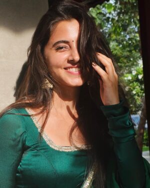 Preethi Asrani Instagram - Giving away that Green flag vibe, no? 🙃
.
.
.
👗: Fave @shilpacouture