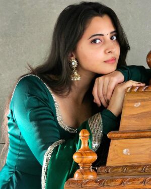 Preethi Asrani Instagram - Giving away that Green flag vibe, no? 🙃
.
.
.
👗: Fave @shilpacouture