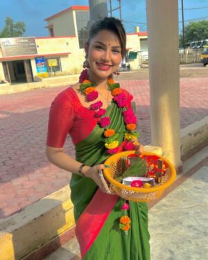 Preety Kongana Instagram - When God is with you ,that means you have a source of strength , guidance and comfort in all circumstances 🙏🏻🌹🧿🕉️🌹🙏🏻