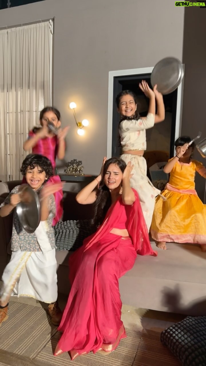 Princy Prajapati - 61.3K Likes - Shah house madness!😝
.
.
.
.
.
#behindthescenes #funnyvideos #reelsinstagram #anupamaa #nishisaxenaa #ishani #mahi #pari #ansh #dimpy #funnyreels