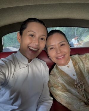 Priscelia Chan Instagram - Another lovely day with beautiful memories made together with these ladies for #mediacorpemeraldhill ❤️❤️❤️ A quick snapshot in the vintage Rolls Royce with my ‘太太’ is a must despite the heat 😆 “太太， 我们应该多出门，别天天悶在豪宅里..” 😂😂 （因为豪宅也是热得像烘炉😂😂😂） more behind the scenes in Instastory (Emerald Hill)