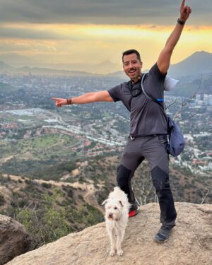 Priscilla Vargas Instagram - Mi primera cumbre!!!!!🙌🏻 ⛰️ 
Hasta que lo logré. Porque más vale tarde que nunca. 
Gracias @rodperezvergara y Simona🐶 por la paciencia y entusiasmo. 
La más feliz es la Chelita 🐾